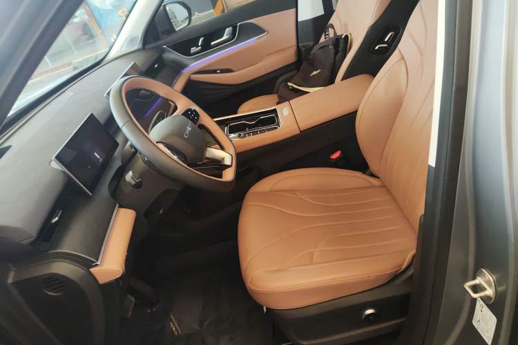 Used Chery Tiggo 8 L 2024 2.0T Two-Wheel Drive Prestige Version 5 Seats