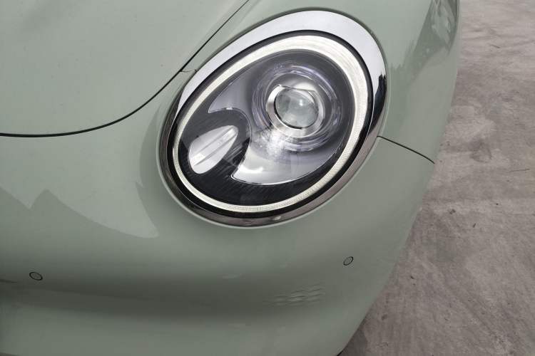 Used ORA Good Cat 2022 Morandi Edition 400km Standard Range Luxury Version Lithium-Ion Battery
