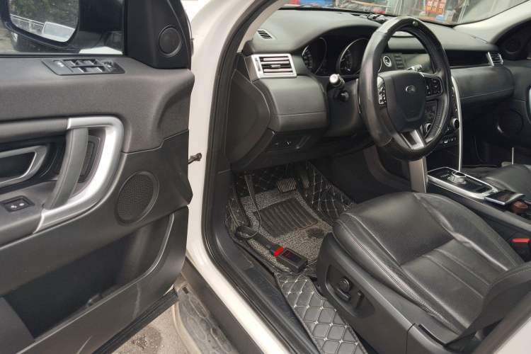 Used Land Rover Discovery Sport 2016 2.0T SE Driver Seat