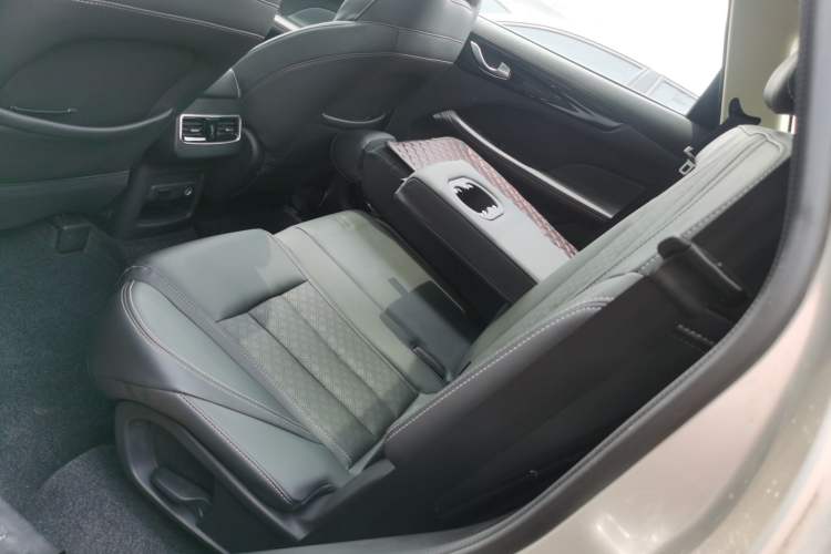 Used JETOUR X90 2019 1.5T Automatic Smart Enjoyment 6-Seater Emission Standard China V Left Rear Seat