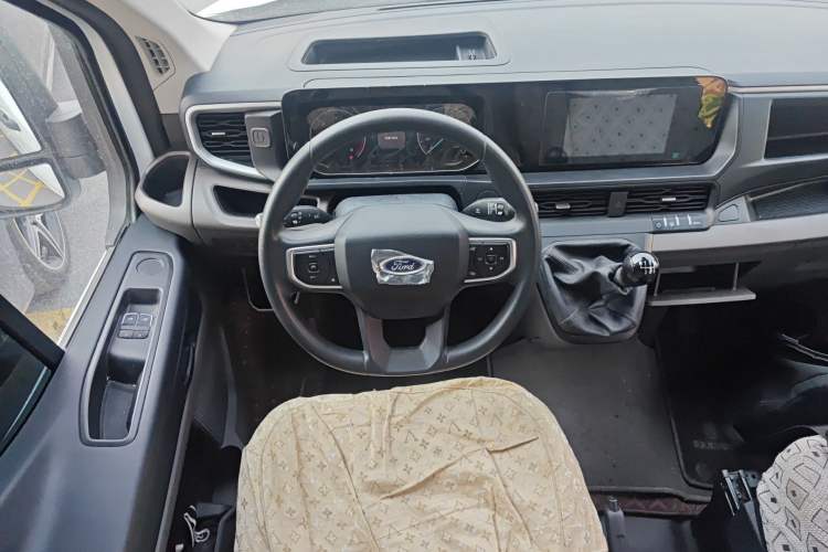Used Ford Transit T8 2024 T8 2.0T Diesel Manual Mid-axle Mid-roof 6-seater Multi-function Version 2/2/2 Steering Wheel