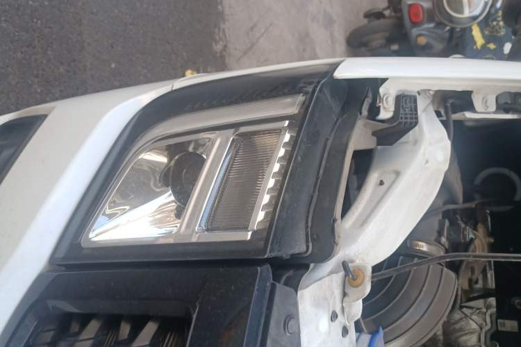 Used JMC Fushun 2023 2.0T Manual Short-Wheelbase Low-Roof Commercial Multi-Purpose Passenger Vehicle 6 Seats with Dual-Opening Tailgate
