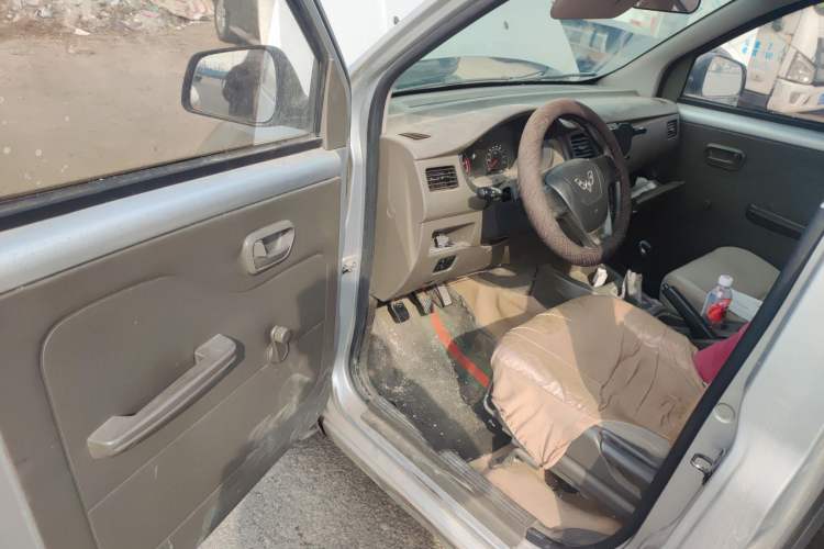 Used Wuling Rongguang V 2015 1.2L Practical Model
