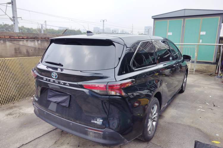 Used Toyota Sienna 2023 2.5L Hybrid Comfort Edition