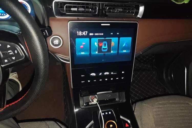 Used Sinotruk VGV U75PLUS 2021 2.0 TGDI Luxury Pro 7-Seater
