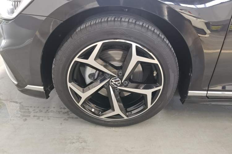 Used Volkswagen Magotan 2023 2 Million Units Commemorative Edition 330TSI DSG Luxury Version Left Front Wheel Hub