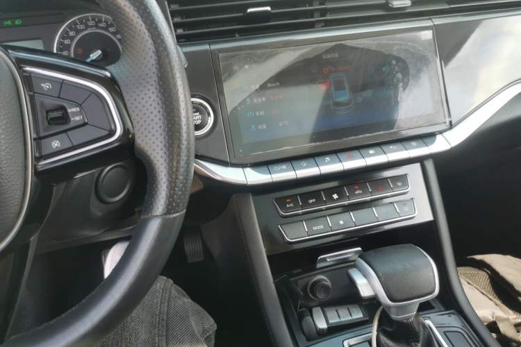 Used Sinotruk VGV U70 2020 1.5T Automatic Smart Enjoyment Elite Edition 5 Seats Audio And AC Panel