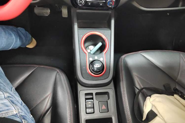 Used Chery QQ Little Ant 2022 Revised Version Sweet Pink Edition Half-Sugar Version Lithium Iron Phosphate 30.7 kWh 30 kW 301 km Gear Lever