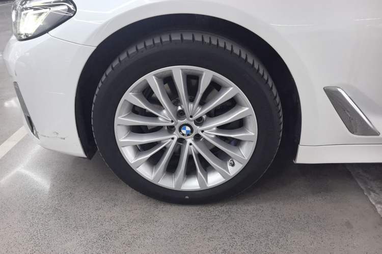 Used BMW 5 Series 2022 525Li Luxury Package Left Front Wheel Hub