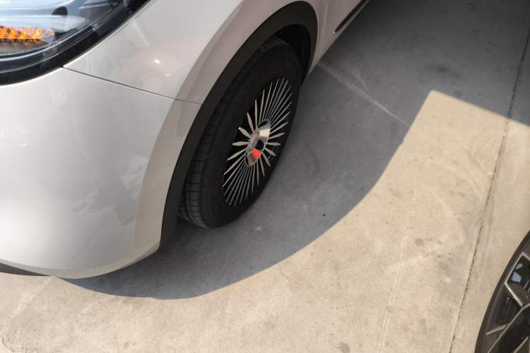 Used Wuling Bingo 2023 410 km Lingxi Deluxe Edition Left Front Wheel Hub