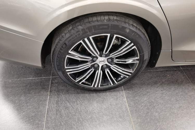 Used Volvo S60 2022 B4 Zhiyuan Luxury Edition
