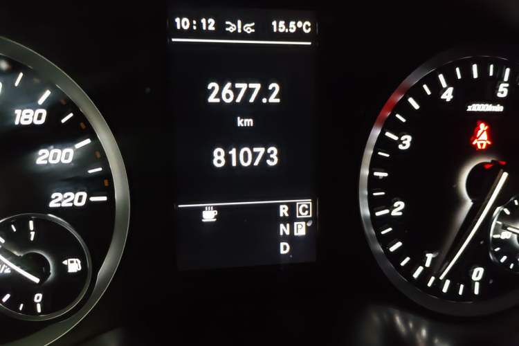 Used Mercedes-Benz Vito 2021 2.0T Business Version 7 Seats Odometer Close Up