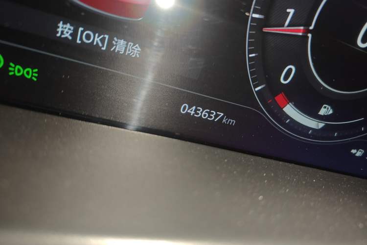 Used Jaguar F-PACE 2020 2.0T Rally Edition Odometer Close Up