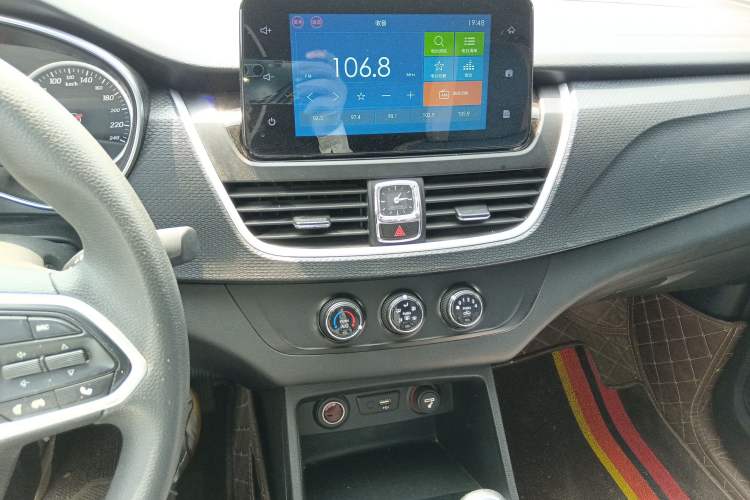 Used Baojun 730 2021 1.5L Manual Fashion Version 7 Seats Audio And AC Panel