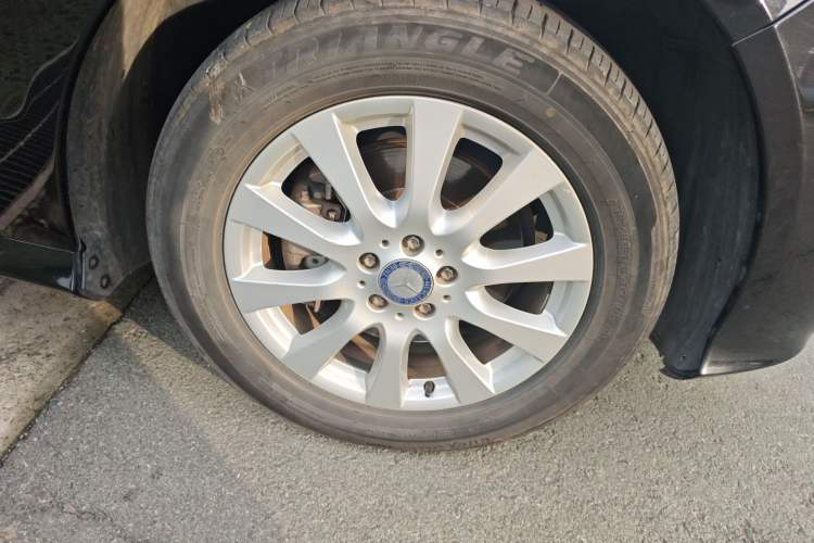 Used Mercedes-Benz R-Class 2017 R 320 4MATIC Business Edition Prestige Model Right Front Wheel Hub