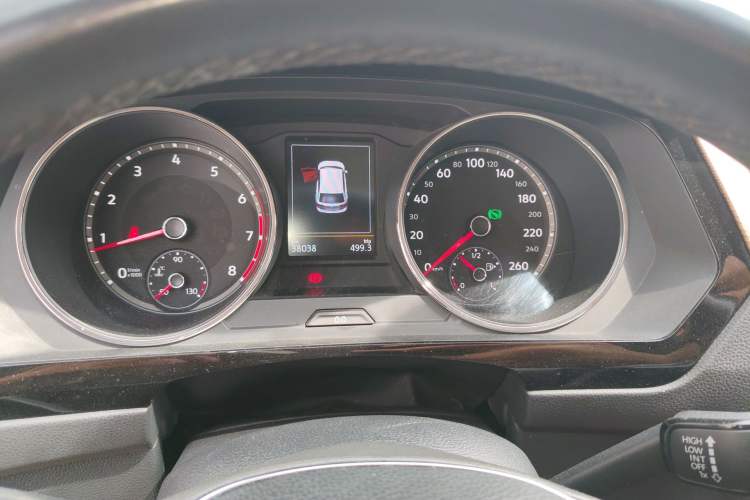 Used Volkswagen Tiguan L 2019 330TSI Automatic Two-Wheel Drive Smart Luxury Version China VI Standard Odometer Close Up