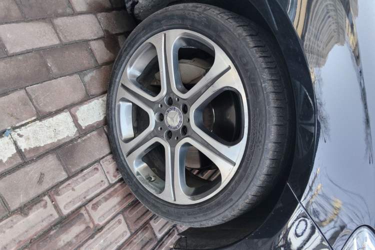 Used Mercedes-Benz E-Class 2016 E 300 L Sporty and Stylish Model