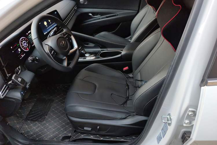 Used Hyundai Elantra 2022 1.5L CVT LUX Prestige Edition
