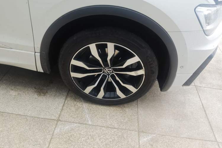 Used Volkswagen Tiguan L 2021 330TSI Automatic Two-Wheel Drive R-Line Enhanced Edition Right Front Wheel Hub