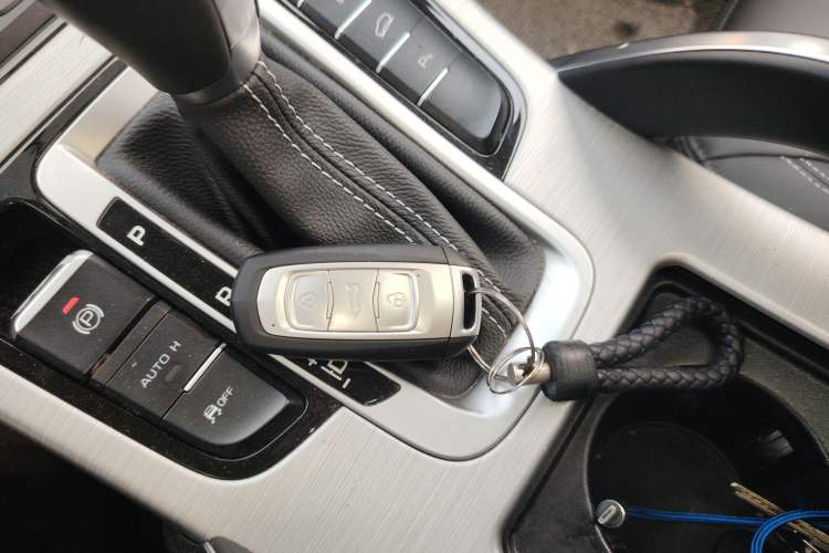 Used Geely Auto Emgrand X7 Sport 2016 1.8TD Automatic ZhiShang Model Interior 1