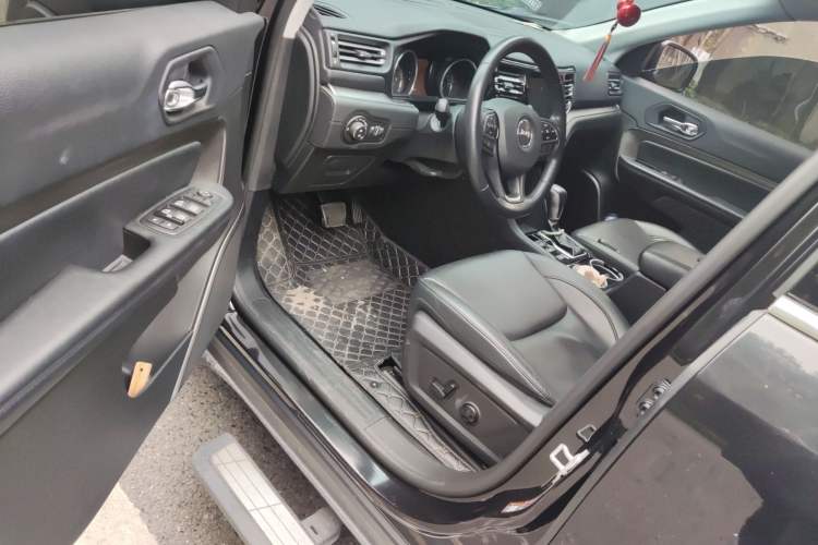 Used Jeep Commander 2018 2.0T Two-Wheel Drive Enjoyment Version China VI Emission Standard
