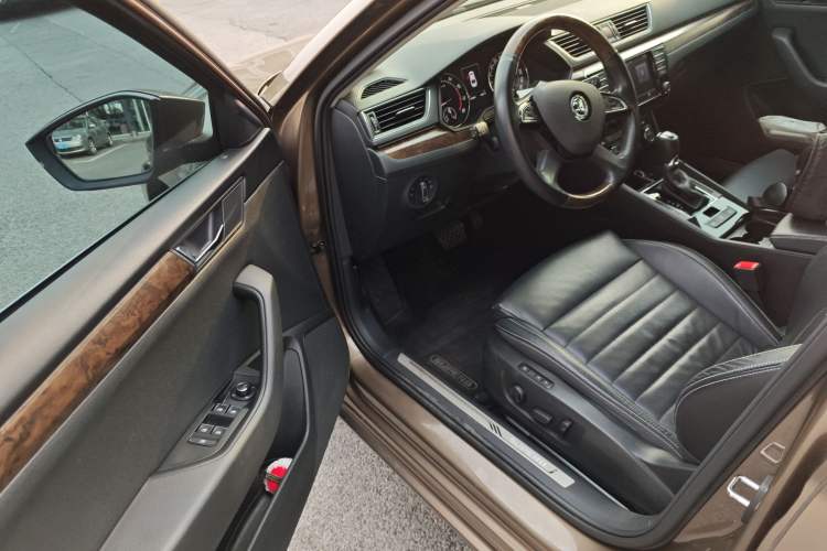 Used Skoda Superb 2016 TSI380 DSG Prestige Edition Driver Seat