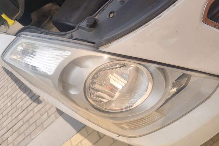 Used Hyundai H-1 Starex 2011 2.4L Comfort Edition Right Front Headlight