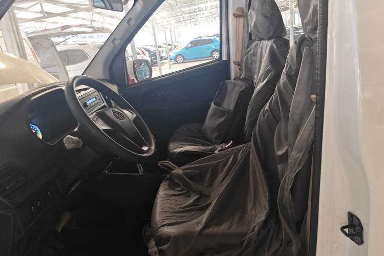 Used Chana Ruixing EM80 2024 Comfort-Style 6-Seater 41.86 kWh