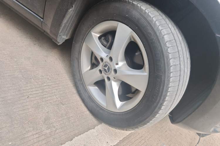 Used Mercedes-Benz Vito 2018 2.0T Business Version China V Emission Standard Right Front Wheel Hub