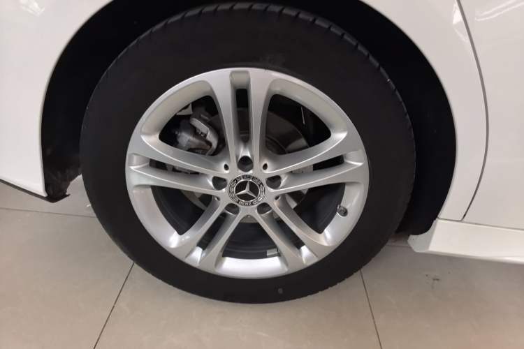 Used Mercedes-Benz A-Class 2023 A 180 L Right Rear Wheel Hub