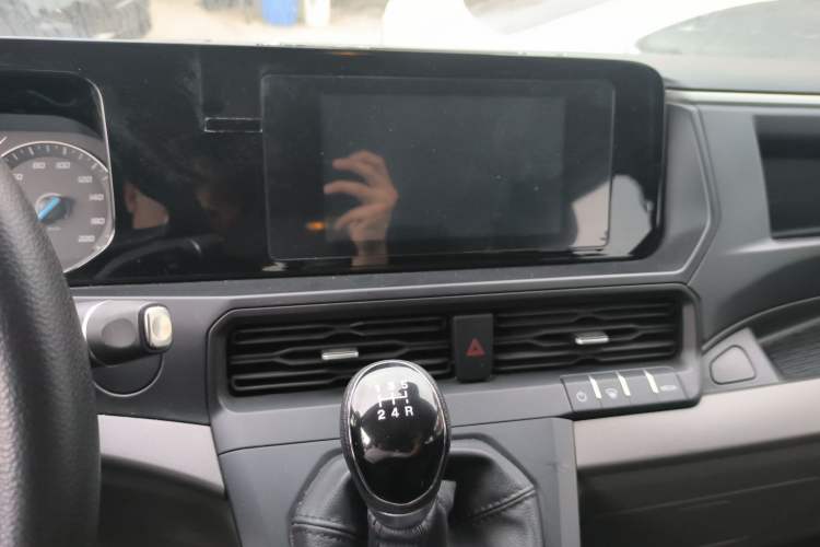 Used Ford Transit 2023 2.0T Gasoline Manual Multifunction Commercial Vehicle Short Wheelbase Low Roof 5/6 Seats