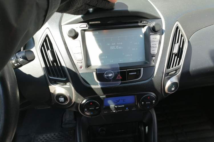 Used Hyundai ix35 2013 2.0L Automatic Two-Wheel Drive Smart GLS China IV Standard Audio And AC Panel