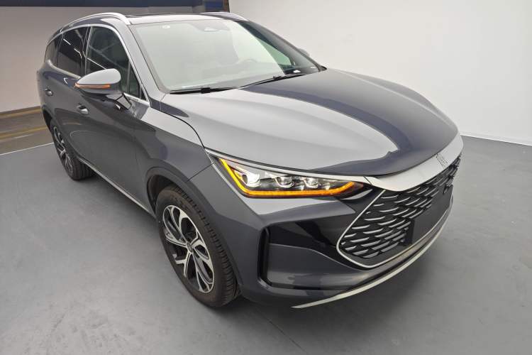 Used BYD Tang New Energy 2025 DM-i 115KM Cloud Ride Flagship Model Front Right 45 Deg