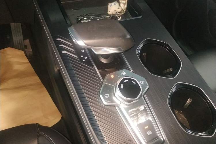 Used Changan UNI-K 2023 2.0T Two-Wheel Drive Yue Ling Trim
