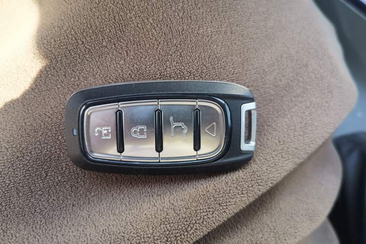 Used Baojun RC-6 2019 1.5T Manual 24-Hour Online Luxury Version Vehicle Key