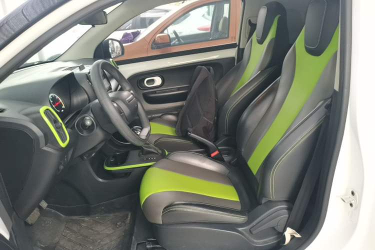 Used Roewe Clever 2021 302 km New Four-Seater Super-Efficient Version Left Front Seat