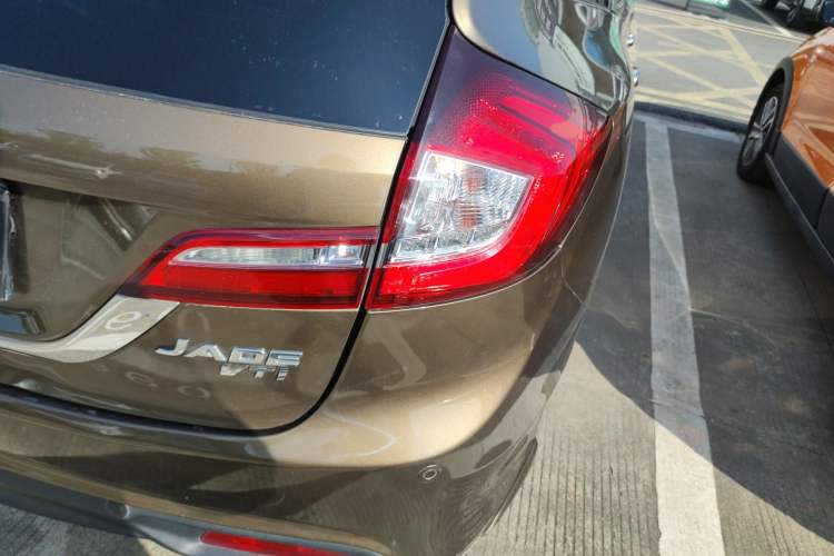 Used Honda Jade 2014 1.8L CVT Luxury Edition 5 seats