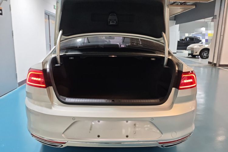 Used Volkswagen Magotan 2018 Facelift 330TSI DSG Luxury Model Trunk