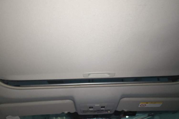 Used Toyota RAV4 2015 2.0L CVT Two-Wheel Drive Fashion Edition Headliner