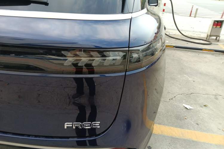 Used VOYAH FREE 2021 Four-Wheel Drive Standard Range-Extended Exclusive Luxury Package Right Rear Taillight