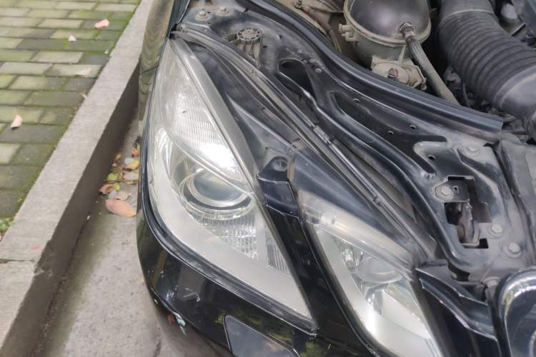 Used Mercedes-Benz E-Class 2009 E 300 Fashion Model Right Front Headlight
