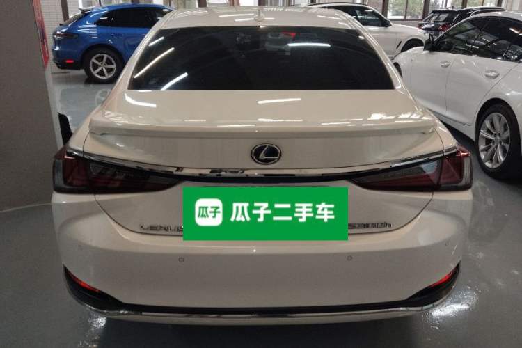Used Lexus ES 2020 300h Premier Edition
