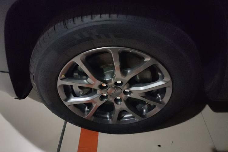 Used Jeep Cherokee 2020 2.0L Two-Wheel Drive Classic Sports Edition