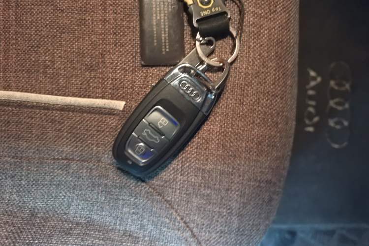 Used Audi Q5 2015 40 TFSI Trendy Edition Vehicle Key