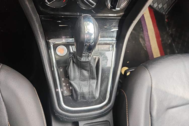 Used Volkswagen Bora 2017 1.6L Automatic Comfort Model Gear Lever