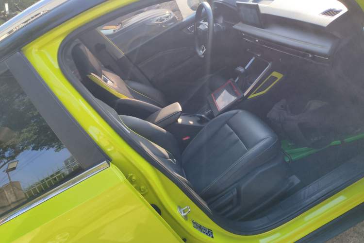 Used Wuling Alvez 2022 1.5T CVT Trendy & Cool Edition
