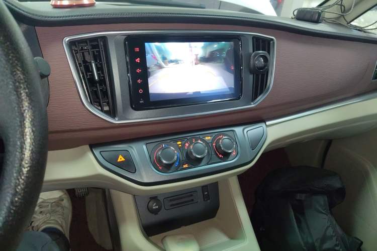 Used FORTHING Lingzhi 2018 M5L 1.6L 7-Seater Luxury Model
