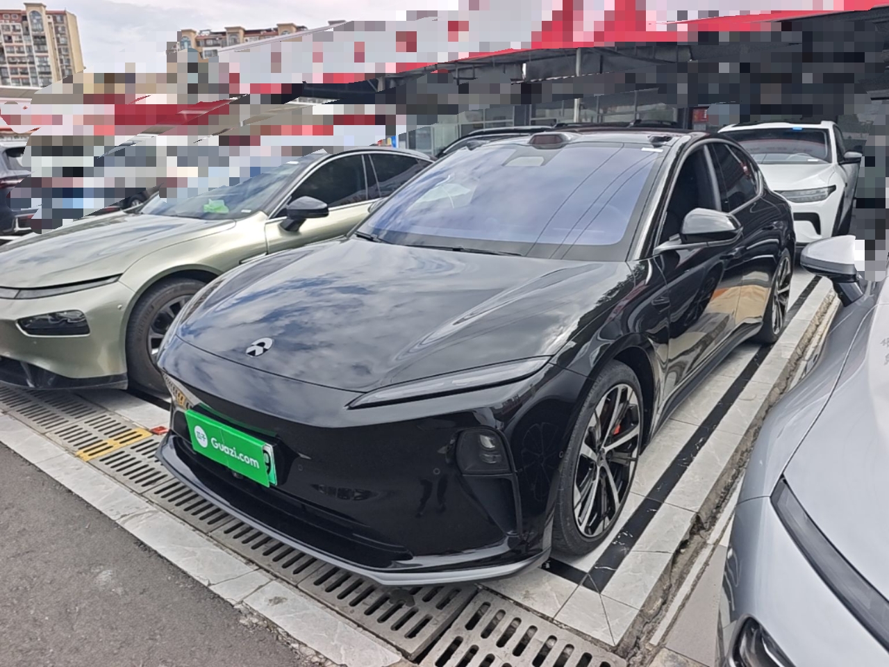 Unter der Vorderseite des Autos