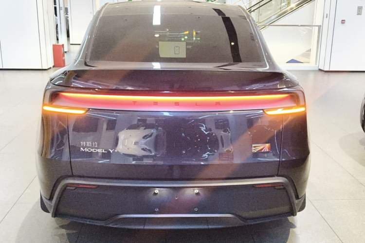 Used Tesla Model Y 2025 Long-Range All-Wheel Drive First Edition