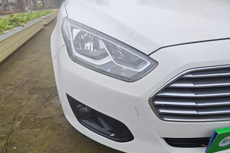 Used Ford Escort 2015 1.5L Manual Comfort Model
